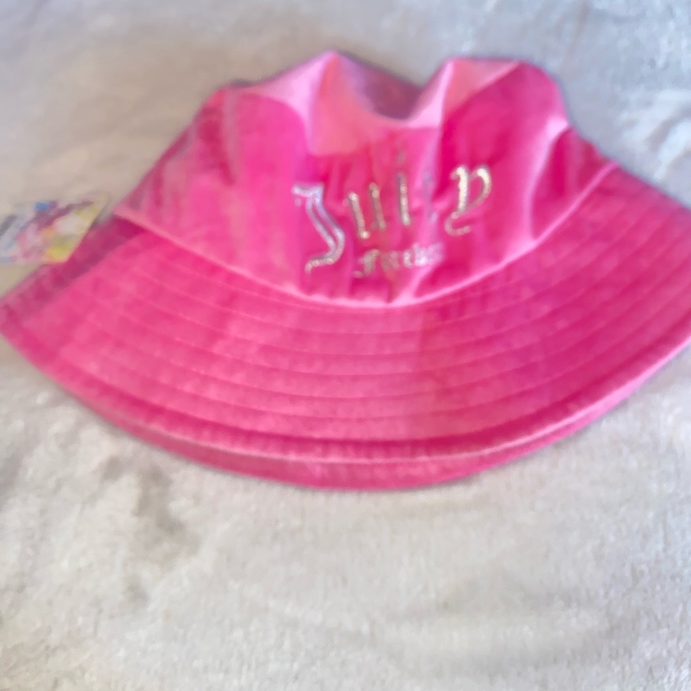 🌸🌸New juicy bucket hat 🌸🌸Super cute! F21 limited edition!! Will ship asap!🌸